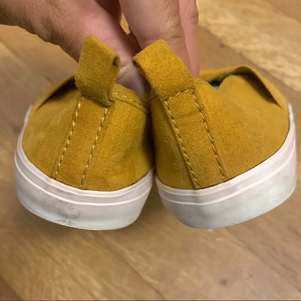 Old Navy‎ Toddler Mustard Slip on Shoes Size 8